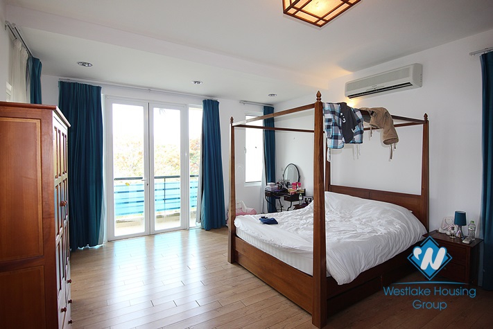 Splendid villa for rent on the lake in Tay Ho, Hanoi 